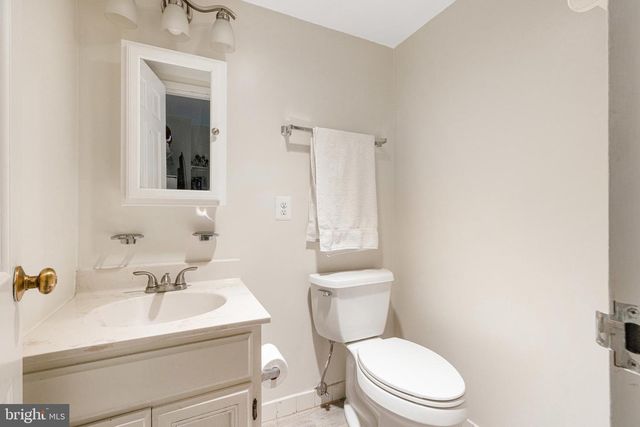 4601 N Park Ave Apt 702, Chevy Chase, MD 20815