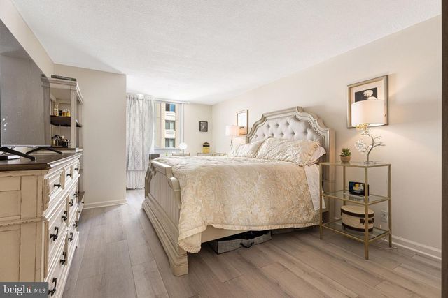 4601 N Park Ave Apt 702, Chevy Chase, MD 20815