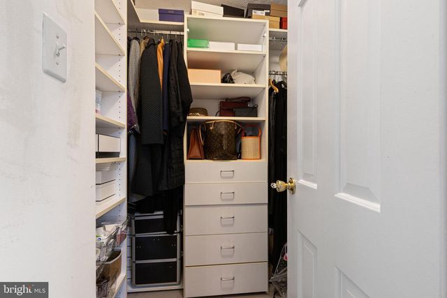 4601 N Park Ave Apt 702, Chevy Chase, MD 20815