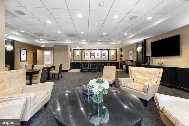 4601 N Park Ave Apt 702, Chevy Chase, MD 20815