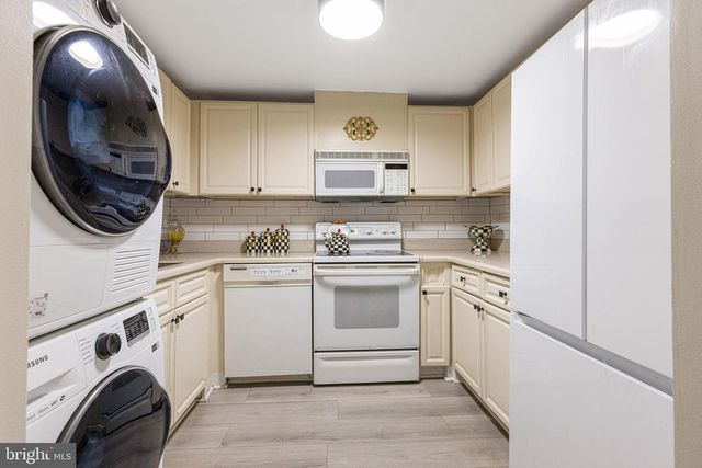 4601 N Park Ave Apt 702, Chevy Chase, MD 20815