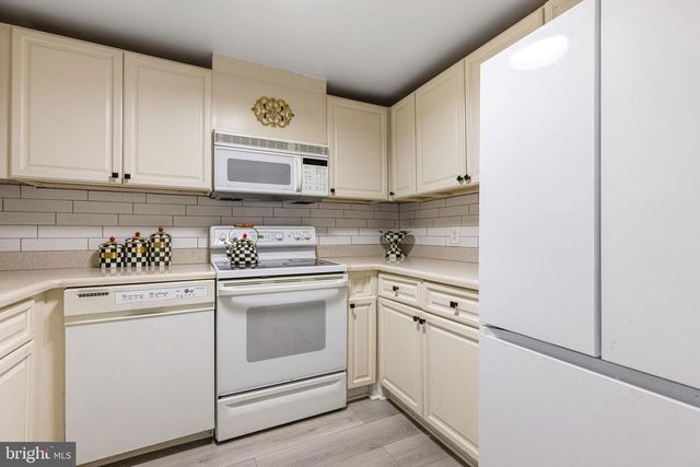 4601 N Park Ave Apt 702, Chevy Chase, MD 20815