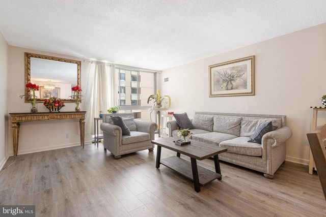 4601 N Park Ave Apt 702, Chevy Chase, MD 20815