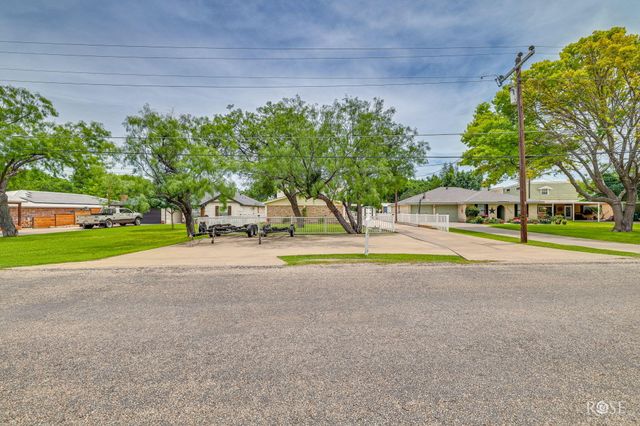 2528 Sleepy Hollow Road, San Angelo, TX 76904