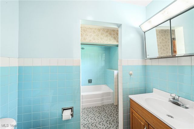 982 W Garfield Road, Aurora, OH 44202