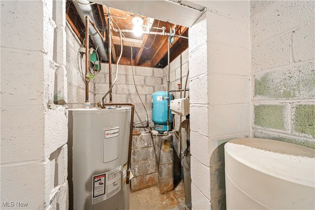 982 W Garfield Road, Aurora, OH 44202