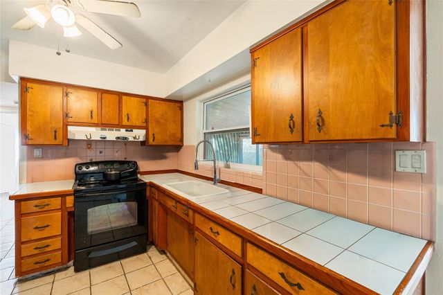 10570 127TH AVENUE, Largo, FL 33773