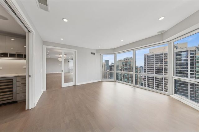 100 E Huron Street 3901, Chicago, IL 60611