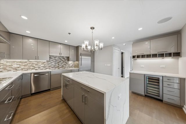 100 E Huron Street 3901, Chicago, IL 60611