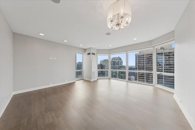 100 E Huron Street 3901, Chicago, IL 60611