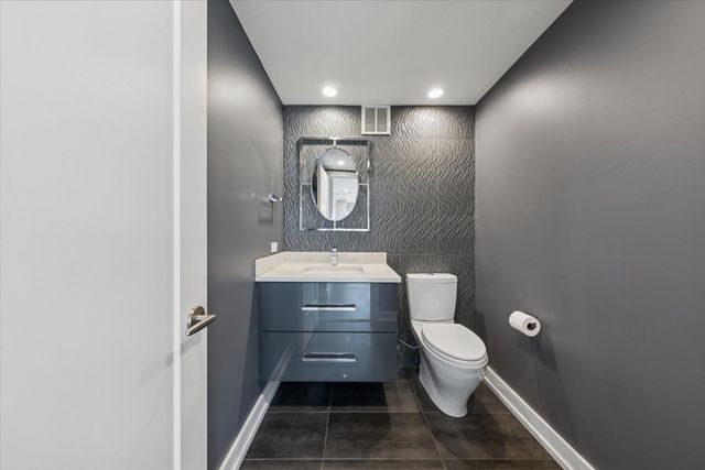 100 E Huron Street 3901, Chicago, IL 60611