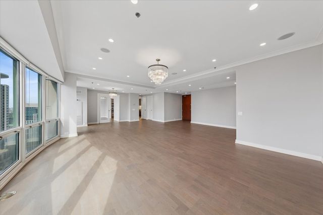 100 E Huron Street 3901, Chicago, IL 60611