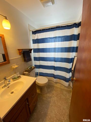 712 E BIRCH Street, New Berlin, IL 62670