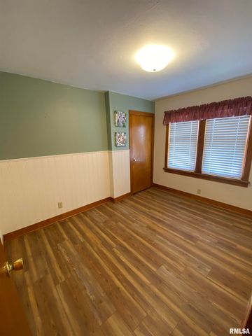 712 E BIRCH Street, New Berlin, IL 62670