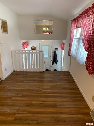 712 E BIRCH Street, New Berlin, IL 62670