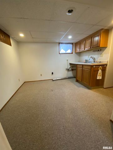 712 E BIRCH Street, New Berlin, IL 62670