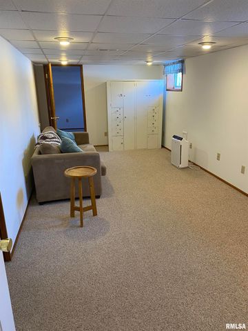 712 E BIRCH Street, New Berlin, IL 62670