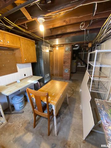 712 E BIRCH Street, New Berlin, IL 62670