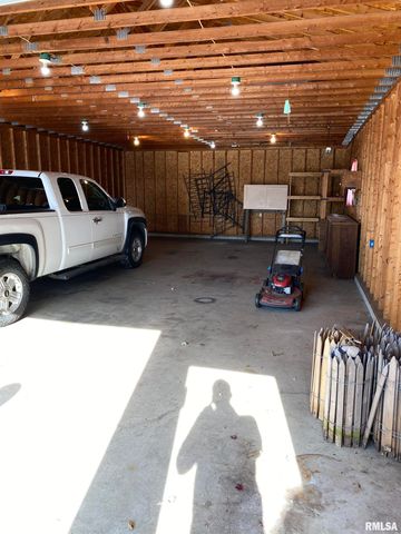 712 E BIRCH Street, New Berlin, IL 62670