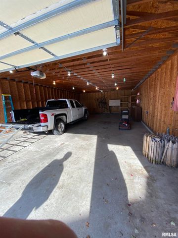 712 E BIRCH Street, New Berlin, IL 62670