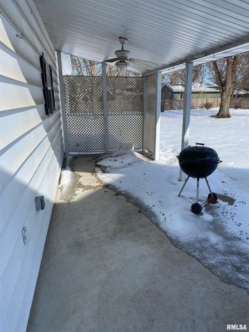 712 E BIRCH Street, New Berlin, IL 62670