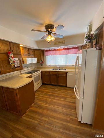 712 E BIRCH Street, New Berlin, IL 62670