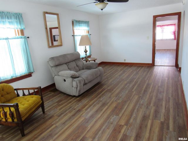 712 E BIRCH Street, New Berlin, IL 62670