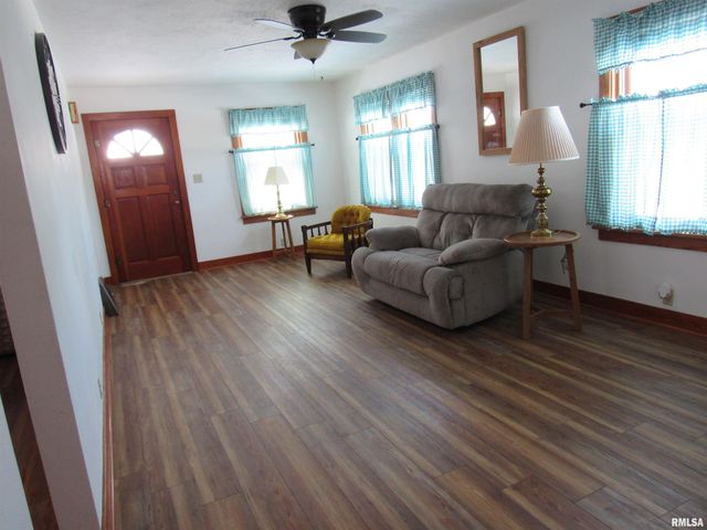 712 E BIRCH Street, New Berlin, IL 62670