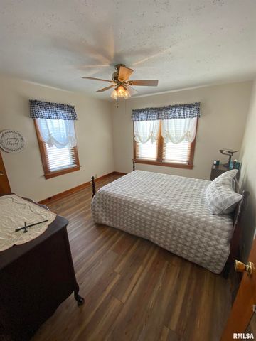 712 E BIRCH Street, New Berlin, IL 62670