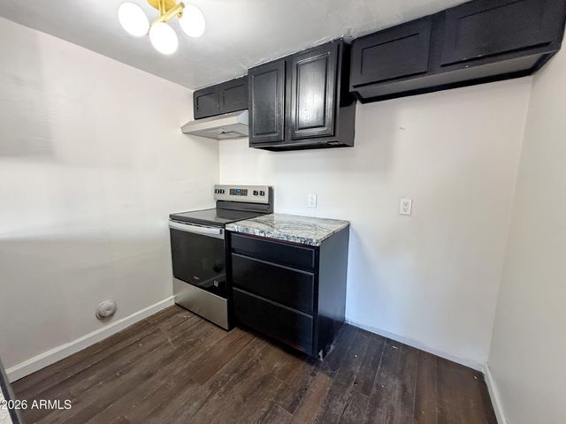 5220 W LYNWOOD Street, Phoenix, AZ 85043