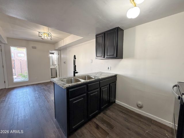 5220 W LYNWOOD Street, Phoenix, AZ 85043