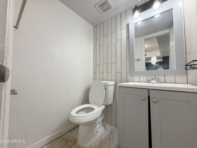 5220 W LYNWOOD Street, Phoenix, AZ 85043