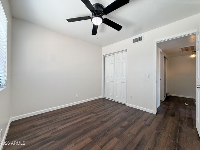 5220 W LYNWOOD Street, Phoenix, AZ 85043