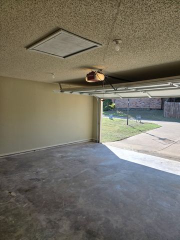 1203 White Drive, Cedar Hill, TX 75104