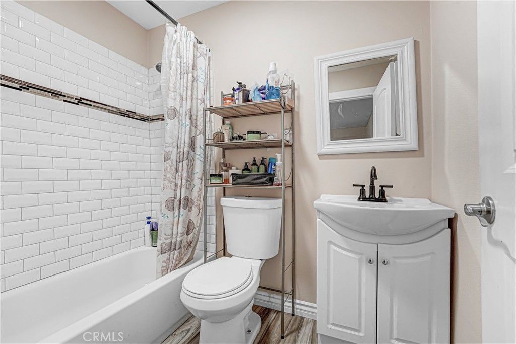 Image 18 of property listing at 1782 1782 w 36th pl, Los Angeles, CA 90018