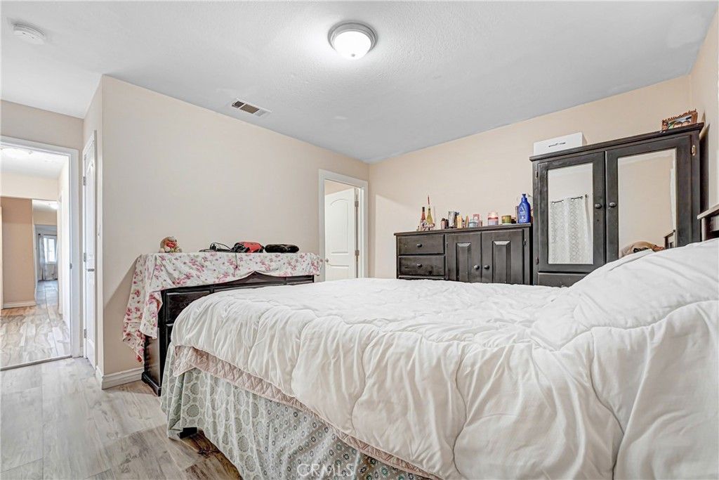 Image 20 of property listing at 1782 1782 w 36th pl, Los Angeles, CA 90018