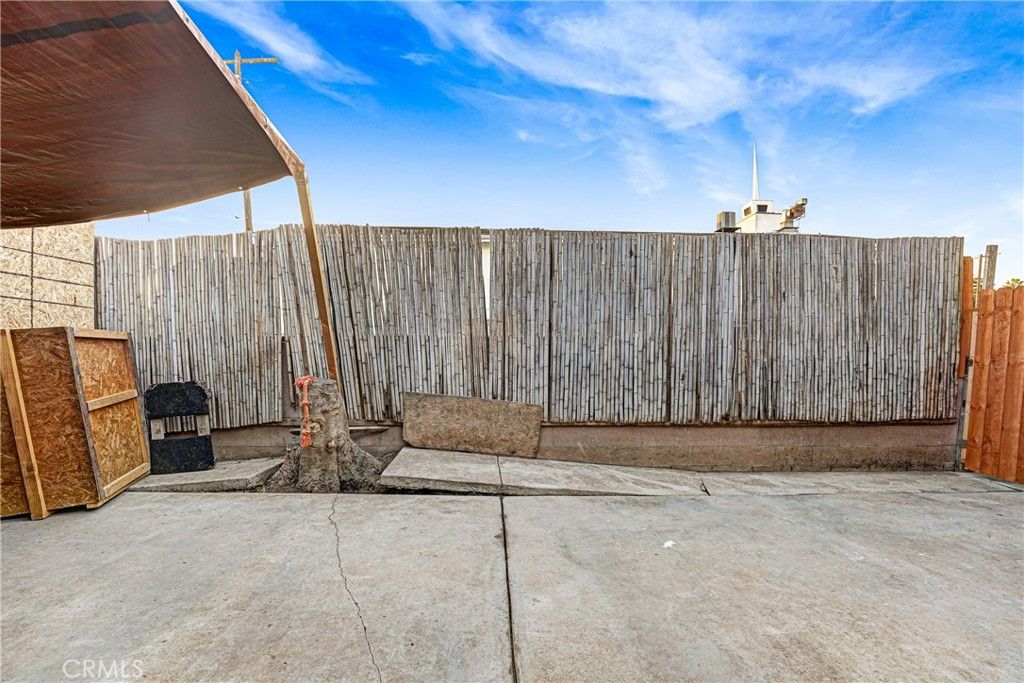 Image 25 of property listing at 1782 1782 w 36th pl, Los Angeles, CA 90018