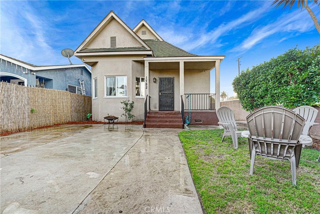 Image 3 of property listing at 1782 1782 w 36th pl, Los Angeles, CA 90018