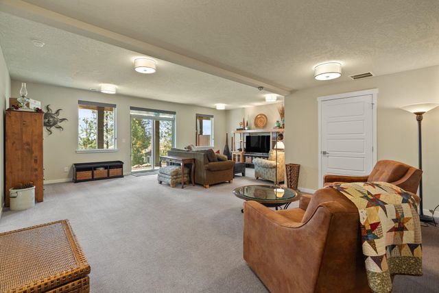 5718 N Vista Park Dr, Spokane, WA 99217