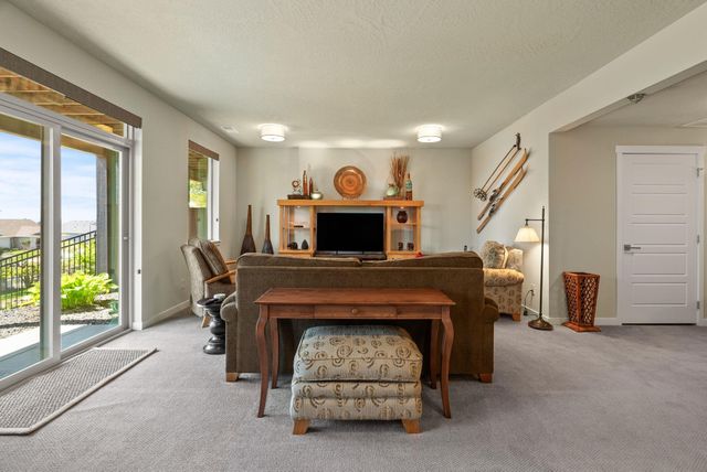 5718 N Vista Park Dr, Spokane, WA 99217