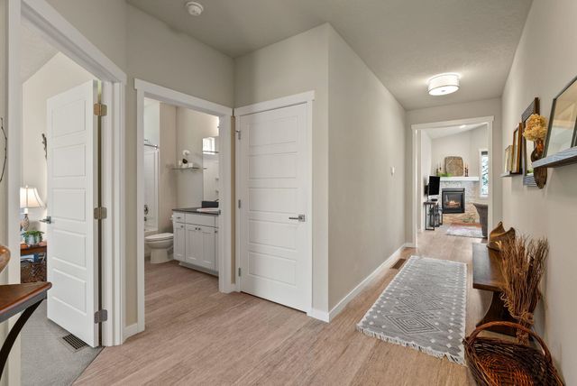 5718 N Vista Park Dr, Spokane, WA 99217