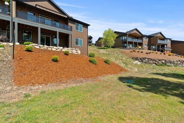 5718 N Vista Park Dr, Spokane, WA 99217