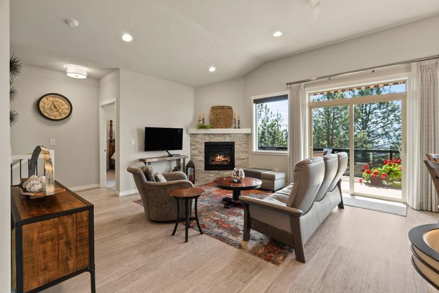 5718 N Vista Park Dr, Spokane, WA 99217