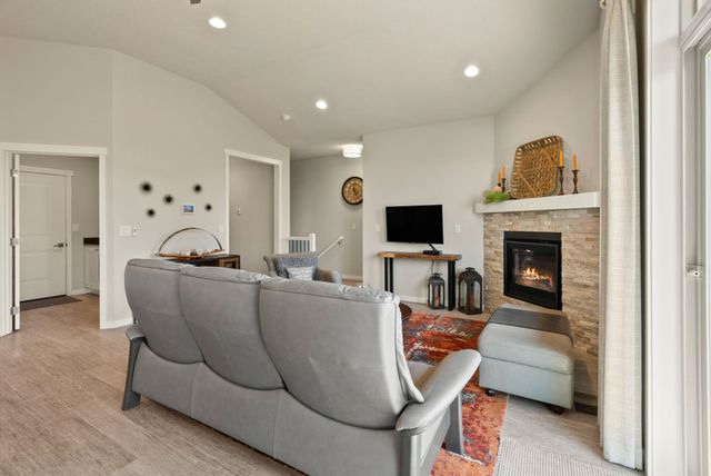 5718 N Vista Park Dr, Spokane, WA 99217