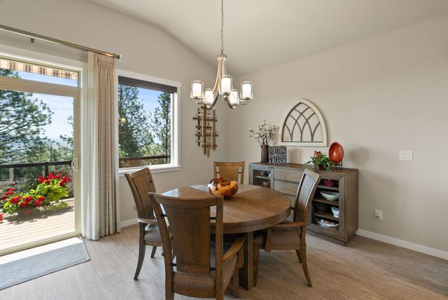 5718 N Vista Park Dr, Spokane, WA 99217