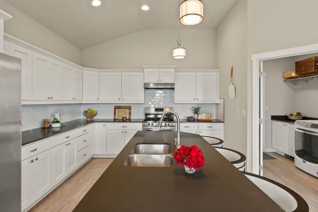 5718 N Vista Park Dr, Spokane, WA 99217