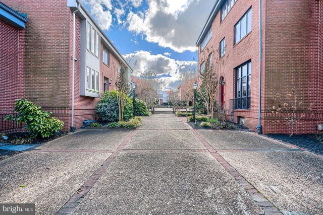 211 BOLTON PL, Baltimore, MD 21217