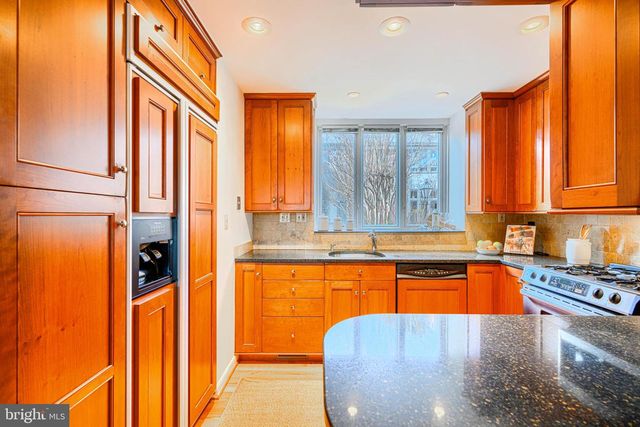 211 BOLTON PL, Baltimore, MD 21217