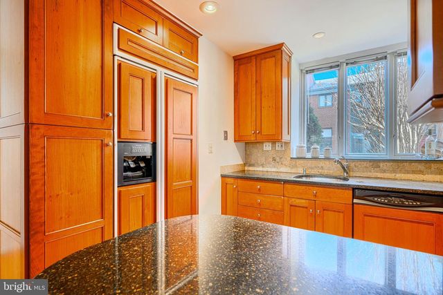 211 BOLTON PL, Baltimore, MD 21217