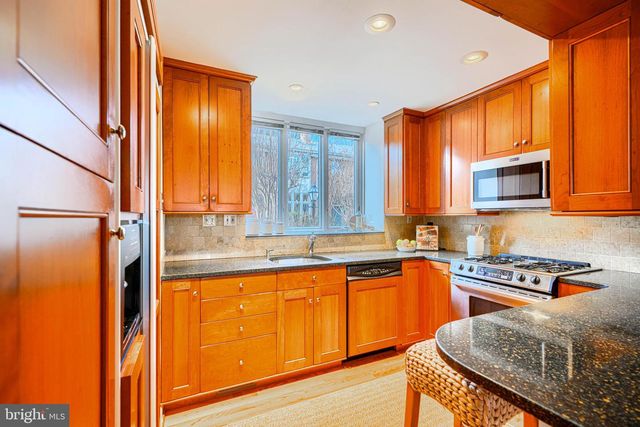 211 BOLTON PL, Baltimore, MD 21217